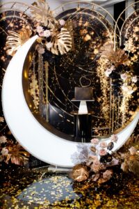 déco de mariage chic lune photobooth
