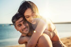 couple en pleine lune de miel